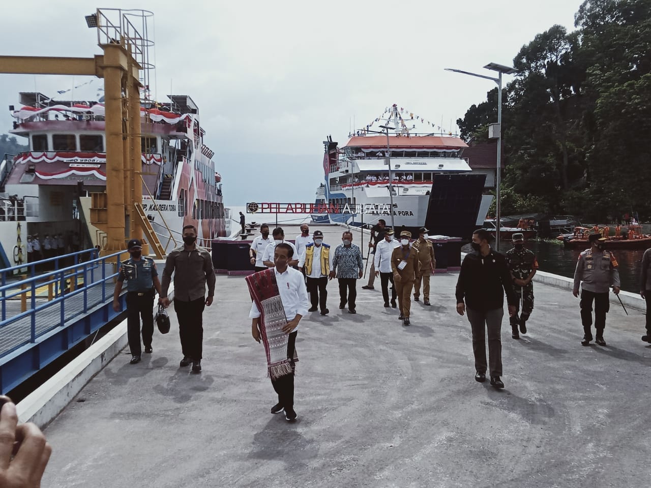 Kapolda Sumut Dampingi Presiden RI Resmikan Tujuh Pelabuhan Penyeberangan di Danau Toba