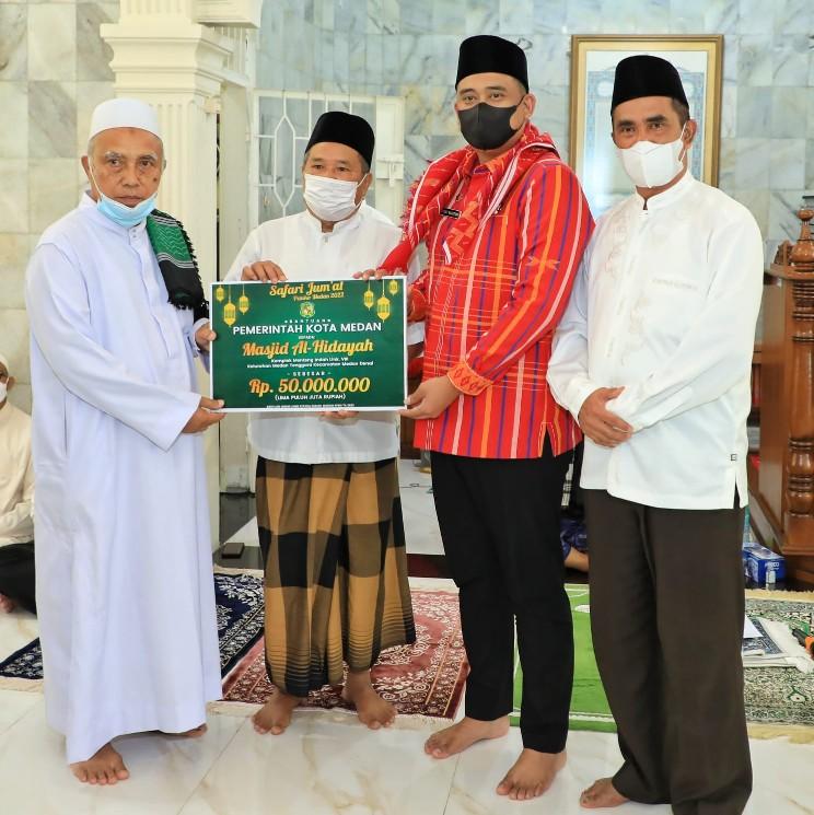 Bobby Adakan Safari Jumat di Masjid Al Hidayah