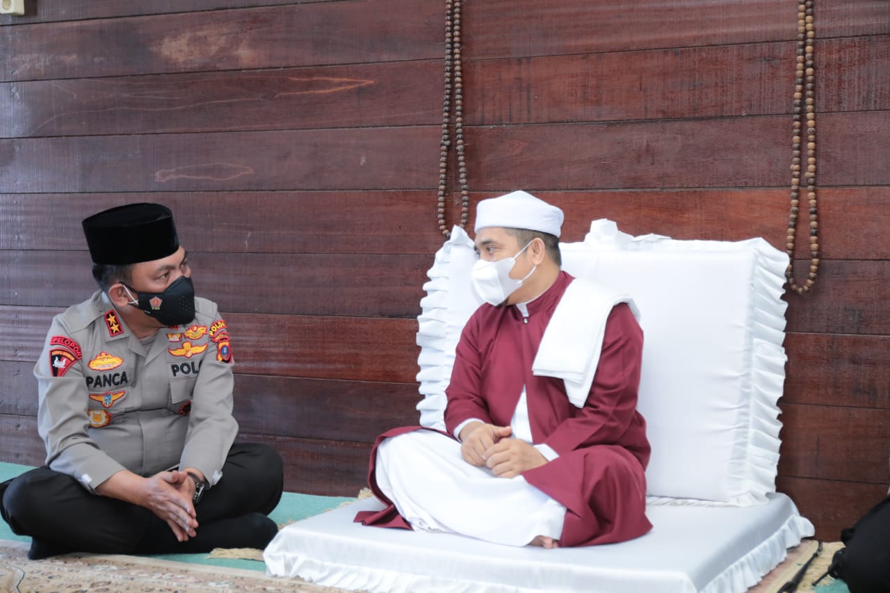 Silaturahmi ke Tuan Guru Besilam, Kapolda Sumut Mohon Doa Selalu Amanah