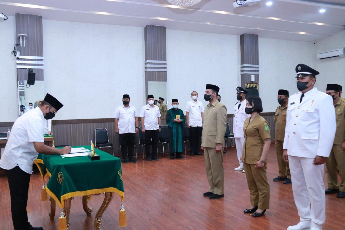 Sekda Lantik 11 Pejabat Administrator dan Pengawas