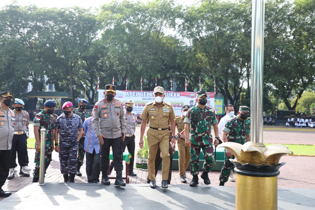 Kapolda Sumut Dampingi Gubsu Apel Pasukan Ops Toba W20 2022