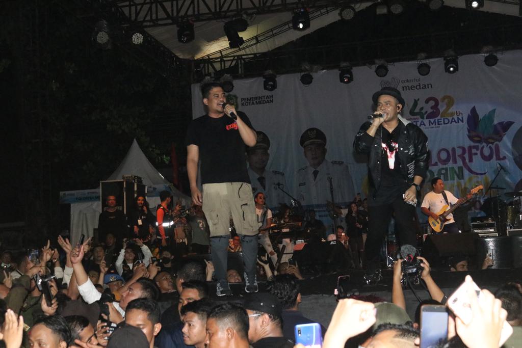 Walikota Medan Duet dengan Judika dalam Panggung Hiburan HUT ke-432 Medan