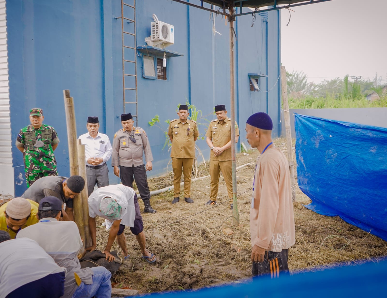 Bobby Nasution Bersama Keluarga Kurban 3 Ekor Sapi Di Masjid Jami’ Hanifah