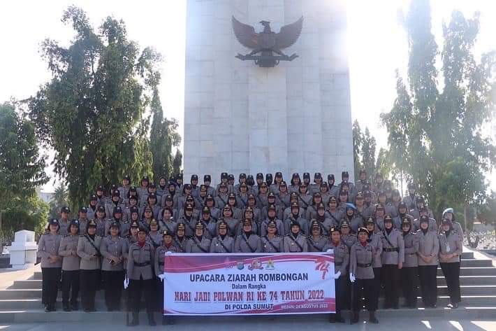 HUT ke 74, Polwan Polda Sumut Ziarah dan Tabur Bunga ke Taman Makam Pahlawan