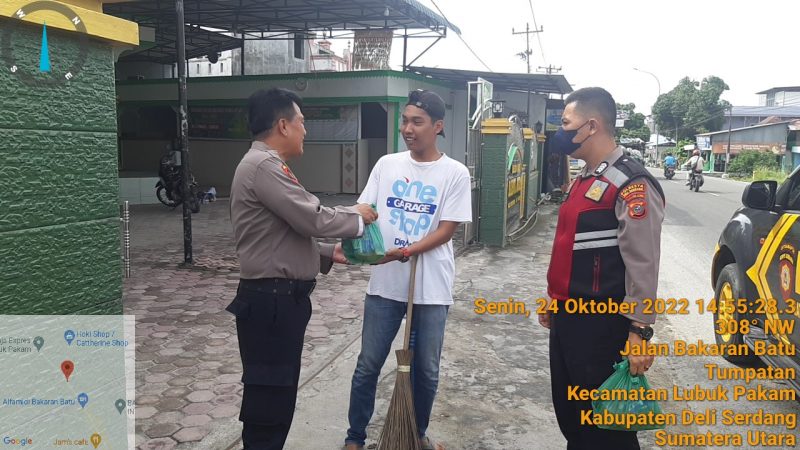 Sat Samapta Polresta Deli Serdang Bagikan Bansos Kepada Masyarakat Yang Terdampak Kenaikan Harga BBM