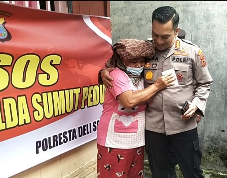 Peduli masyarakat, Kapolresta Deli Serdang Blusukan Berikan Bansos Untuk Warga Kurang Mampu