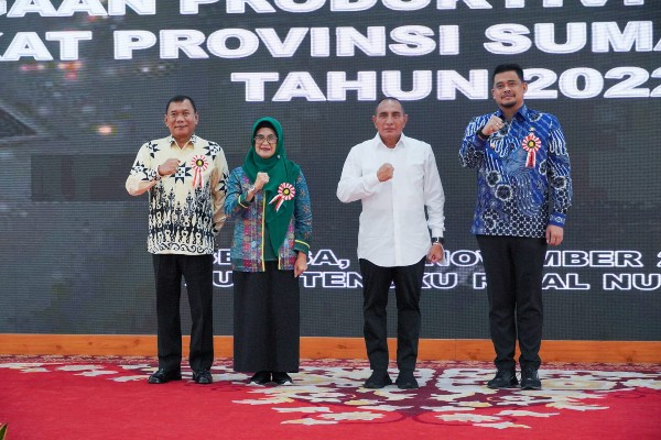 Bobby Nasution Raih Lencana Penghargaan Usai Berhasil Bina Perusahaan dan Jaga Iklim Usaha
