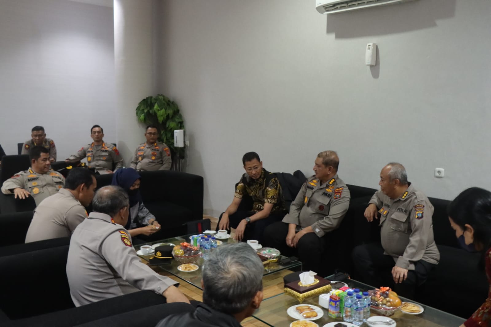 Kapolresta Deli Serdang Hadiri Penyambutan Wakapolda Sumut di Bandara Kualanamu