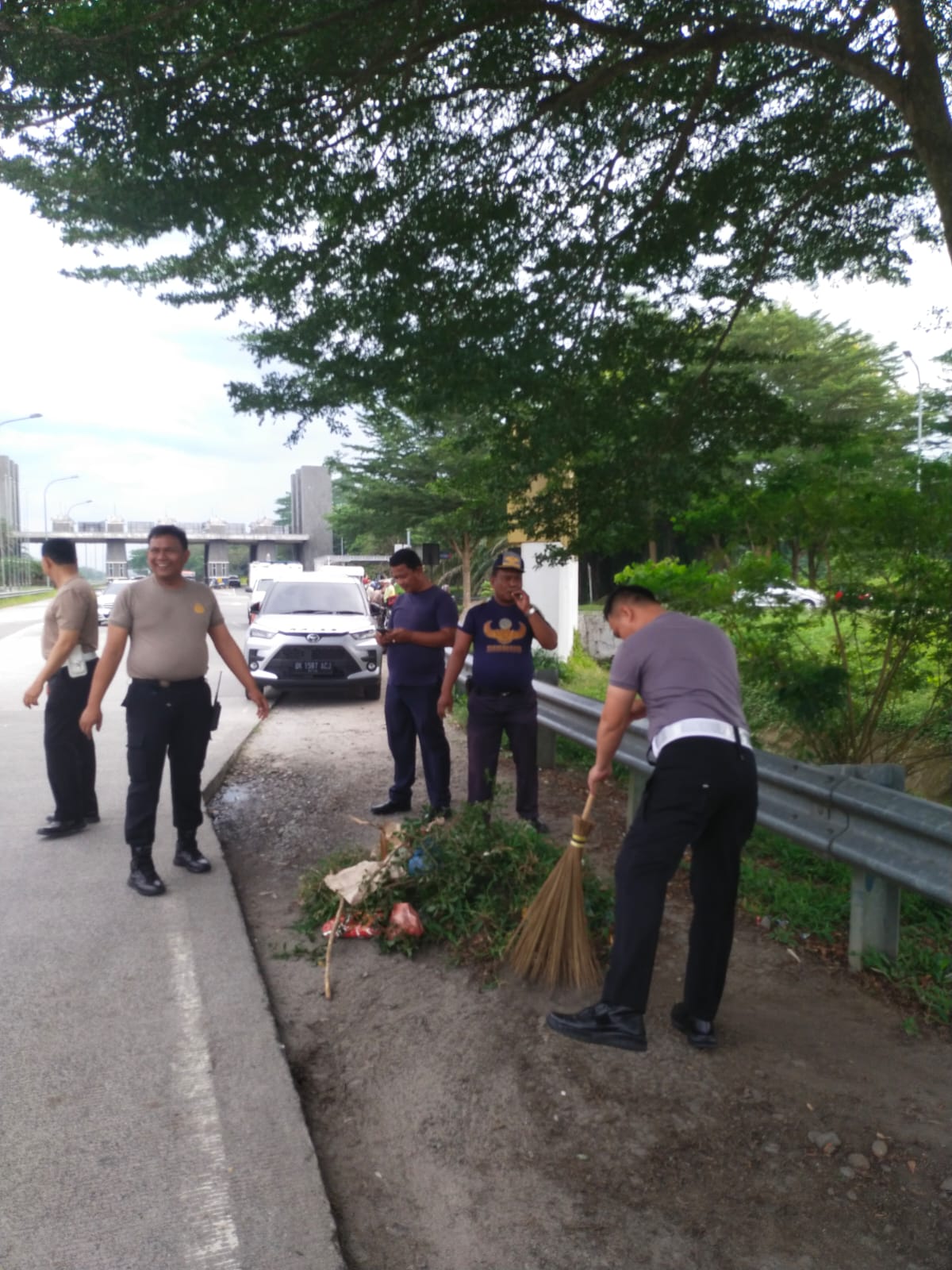 Dukung F1 H2O Danau Toba, Polresta Deli Serdang Kurve Kebersihan Bersama Instansi Terkait di Area Bandara Kualanamu