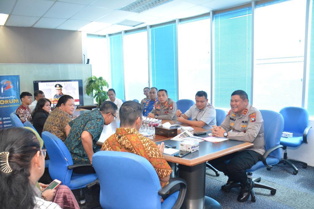 KAPOLDA KEPRI VISIT KE BEBERAPA MEDIA DI KOTA BATAM