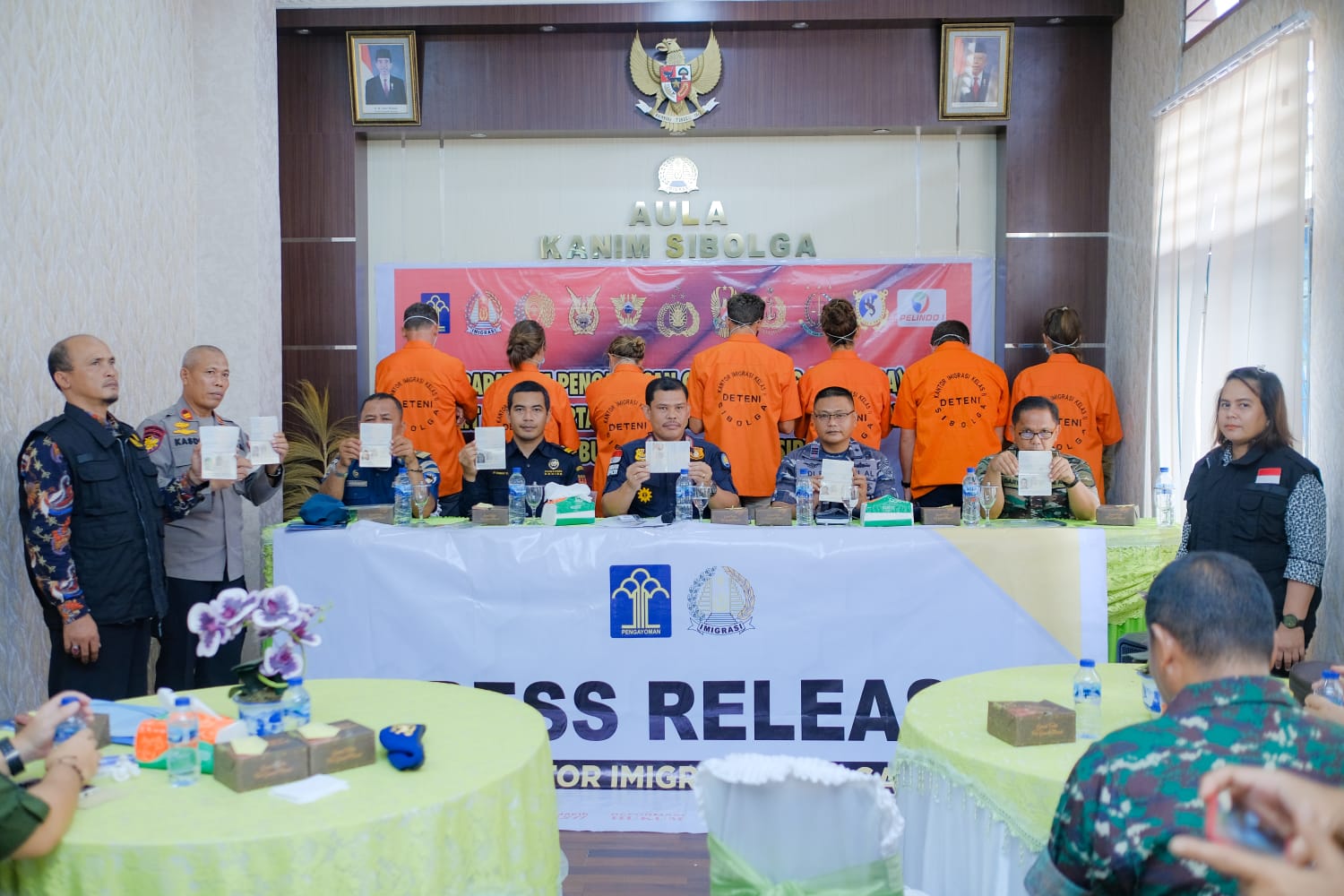 Imigrasi Sibolga Bersama Anggota TIMPORA Amankan Tujuh Orang Warga Negara Asing