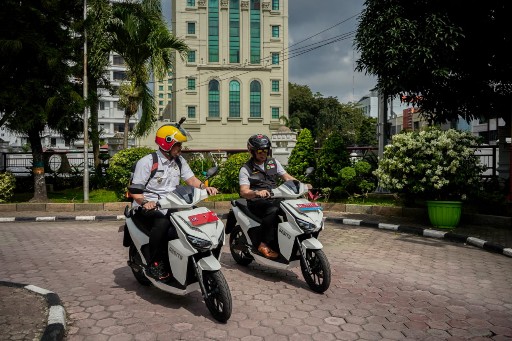 Walikota Medan Bersama Ridwan Kamil Uji Coba Sekaligus Sosialisasikan Sepeda Motor Listrik