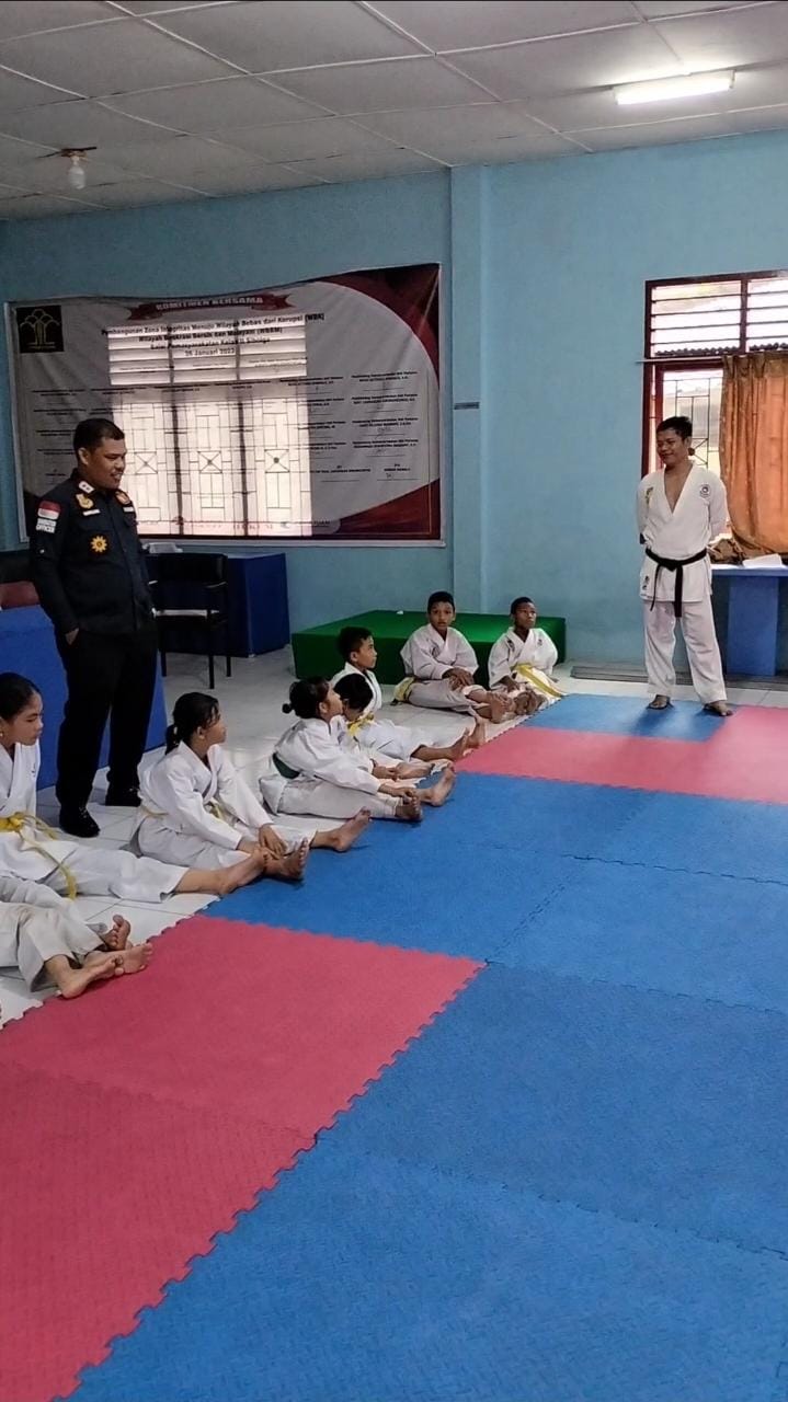 Ketua Kushin Ryu-M Karate Do Indonesia Sibolga Memberikan Motivasi Kepada Para Atlet KKI