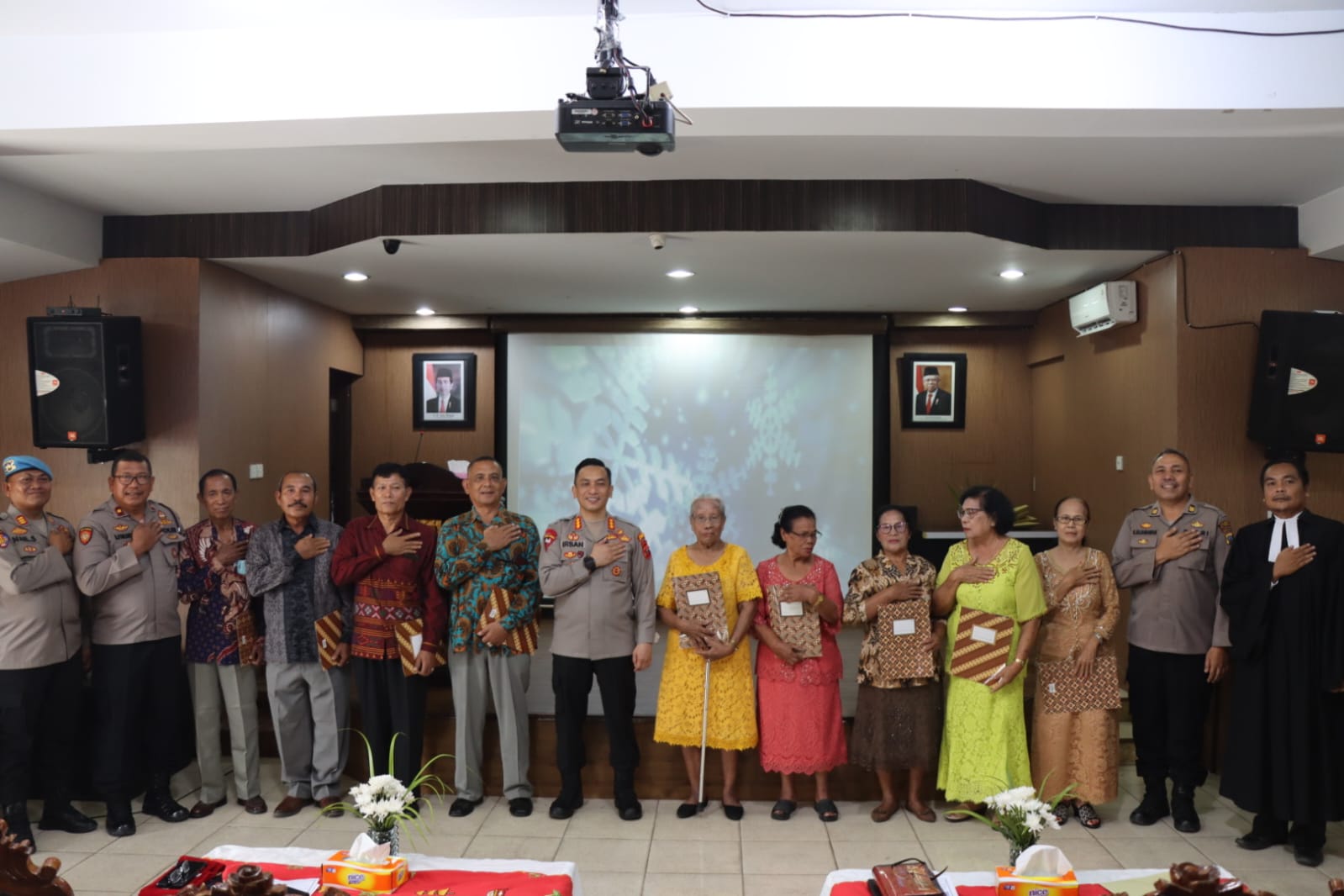 Keluarga Besar Polresta Deli Serdang Laksanakan Ibadah Peringati Hari Paskah