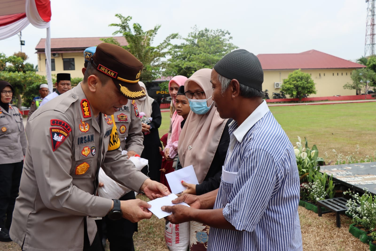 Unit Pengumpul Zakat (UPZ) Polresta Deli Serdang Bagikan Zakat Profesi Polri Kepada 50 Penerima