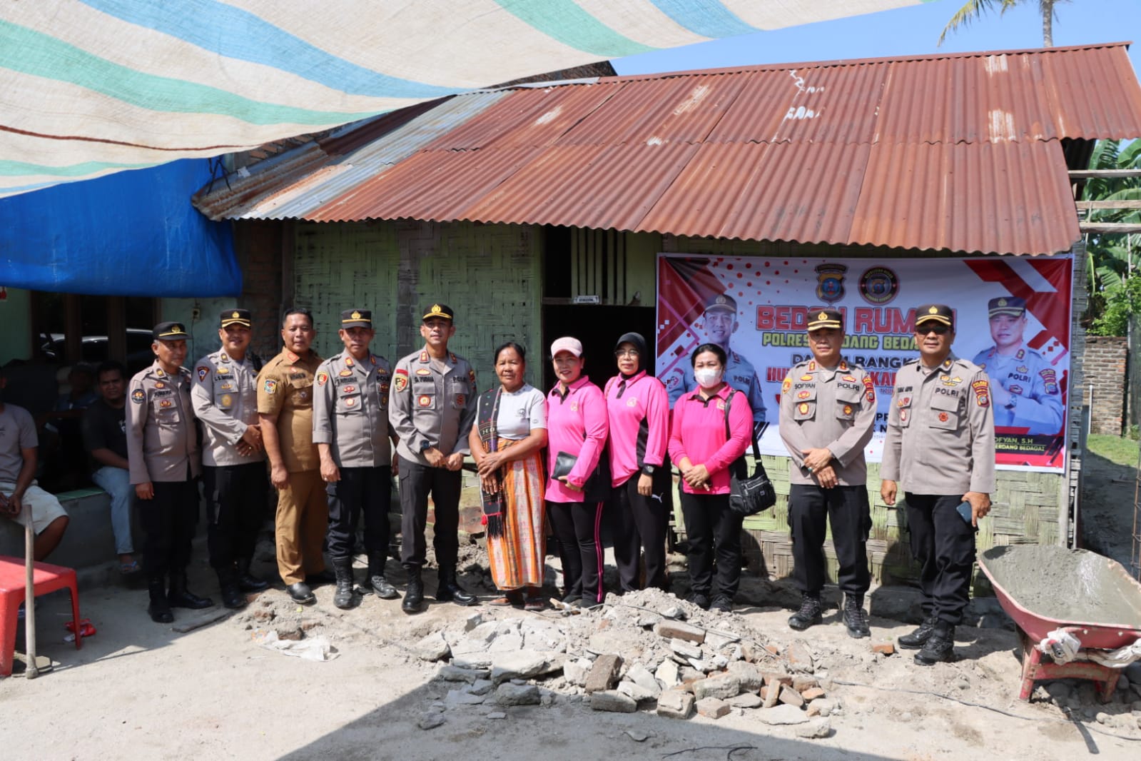 Kapolres Sergai Lakukan Peletakan Batu Permata Bedah Rumah di Desa Pematang Sijonam 