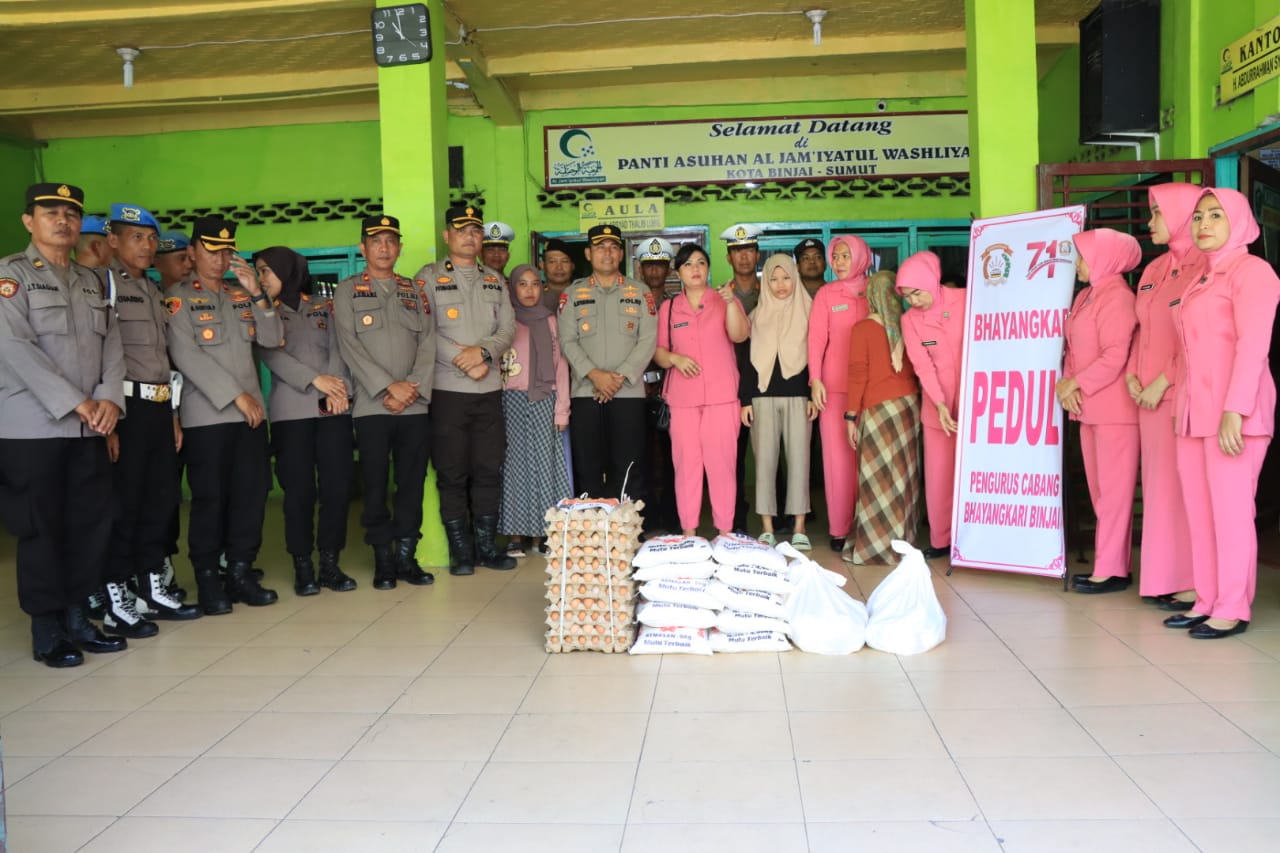 Sambut HUT Bhayangkara ke 77, Polres Binjai Salurkan Bansos