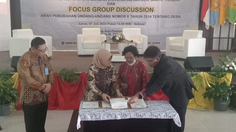 Universitas Katolik Santo Thomas Melakukan Penandatangan Nota Dengan Badan Keahlian DPR RI 