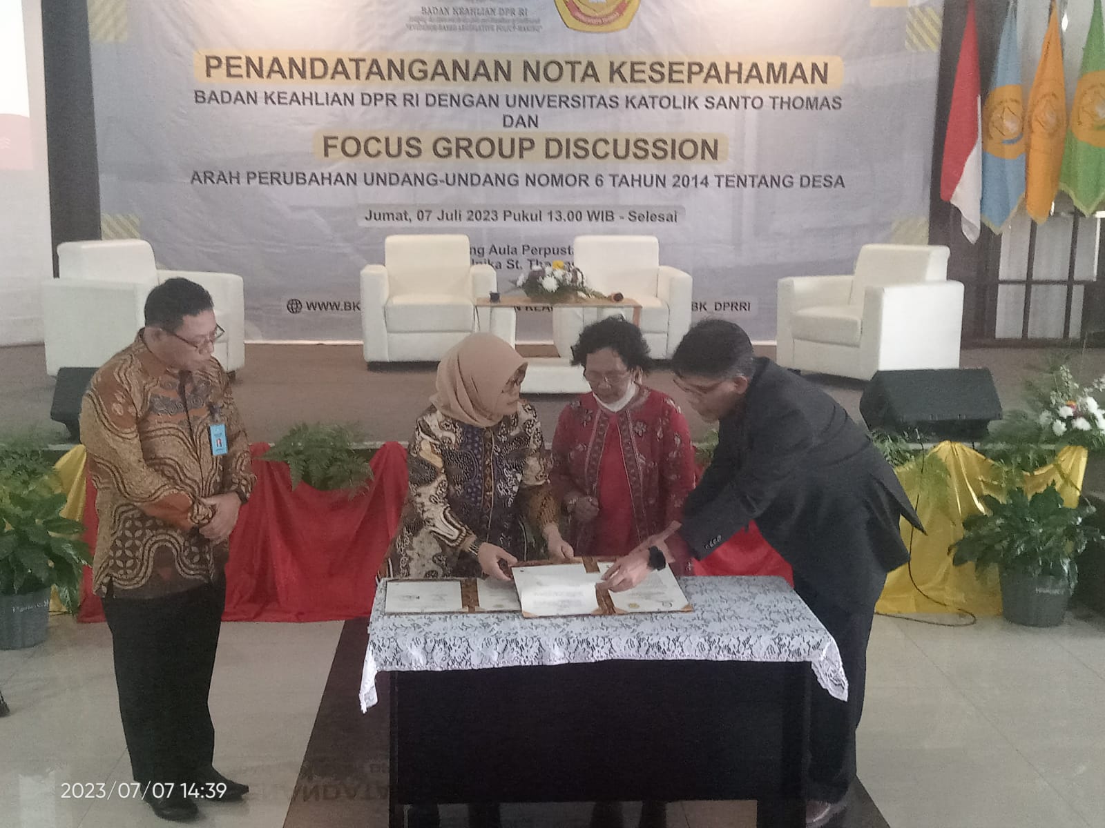 Universitas Katolik Santo Thomas Melakukan Penandatangan Nota Dengan Badan Keahlian DPR RI 