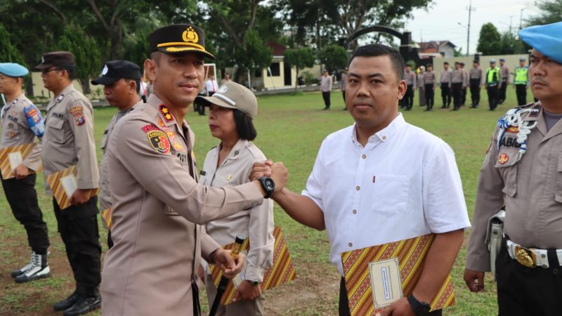 Kapolres Sergai Pimpin Apel Pemberian Piagam Penghargaan Kepada Personil