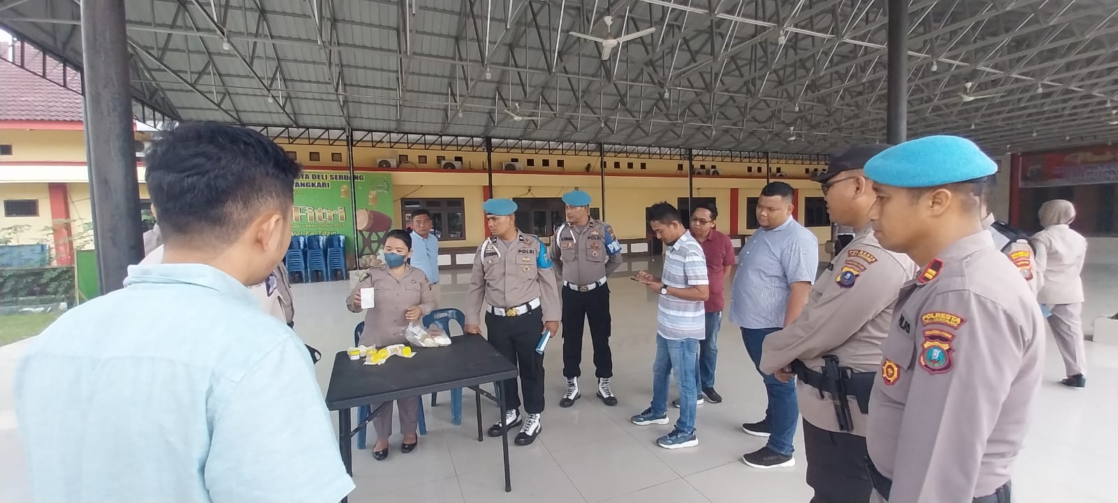5 Program Commander Wish Kapolda Sumut, Propam Polresta Deli Serdang Laksanakan Test Urine Personil