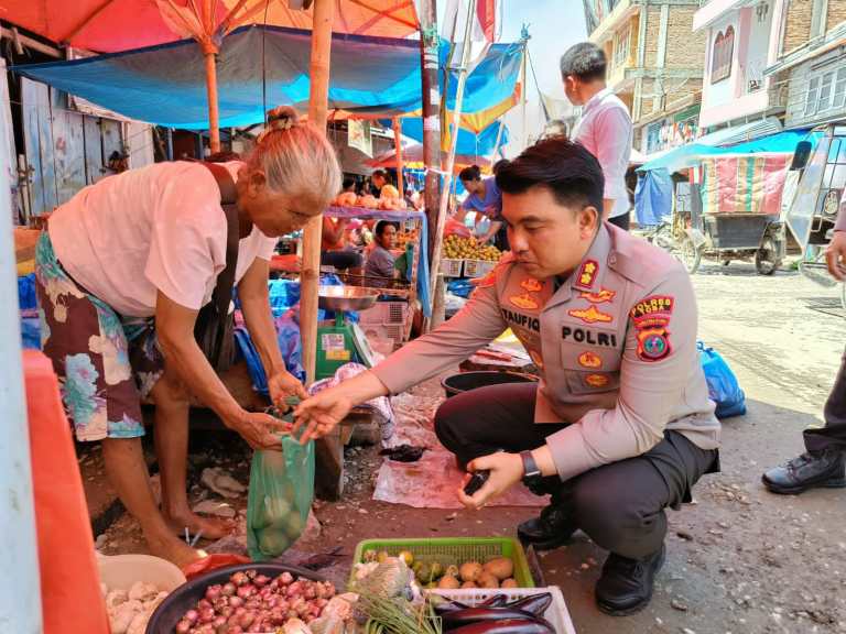 Kapolres Toba Meninjau Langsung Aktifitas di Pasar Tradisional