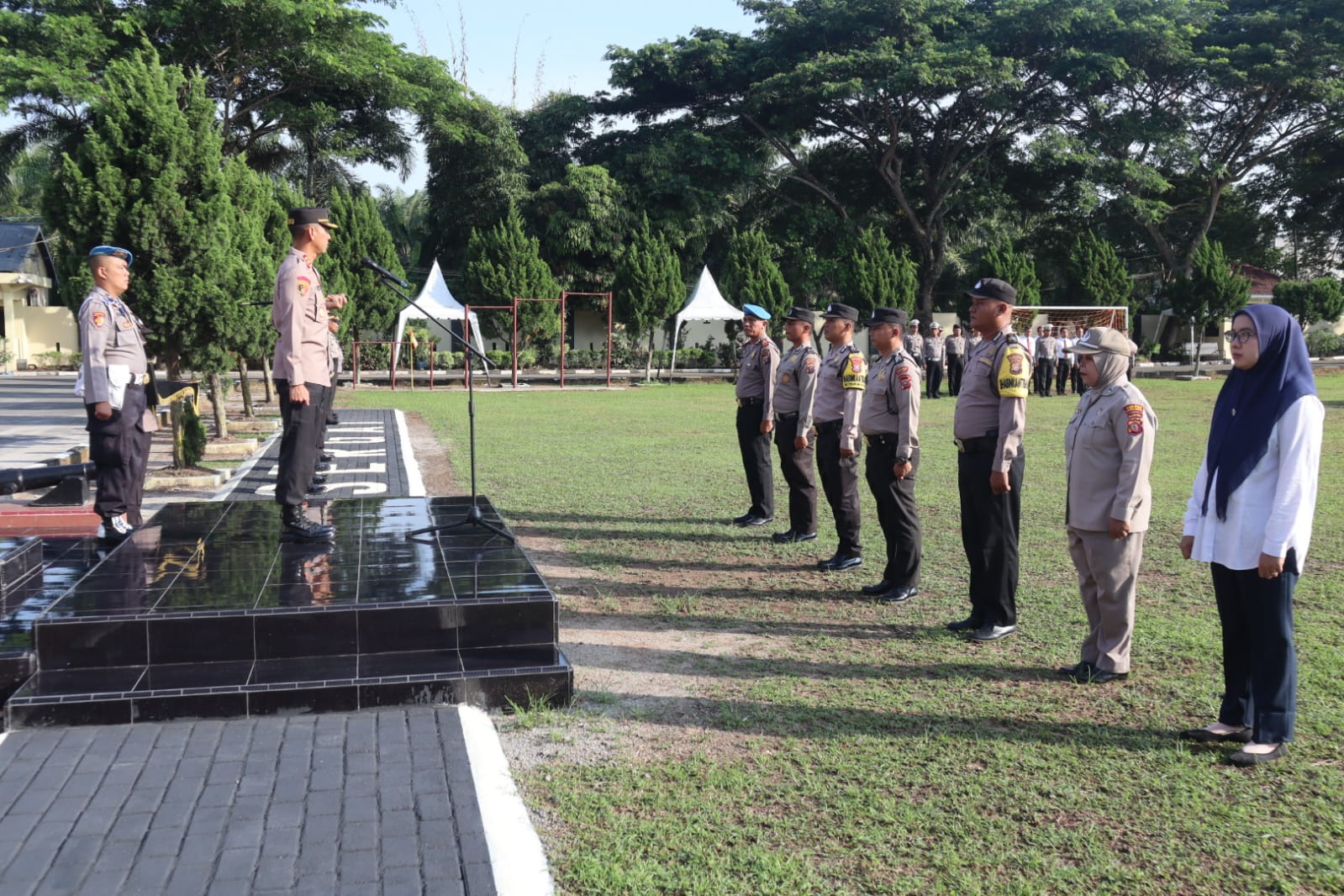 Kapolres Sergai Pimpin Apel Pemberian Piagam Penghargaan Kepada Personil yang Berprestasi