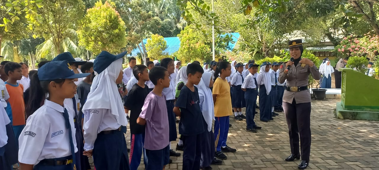 Kasat Binmas Polres Binjai Binluh ke SMPN 2 Selesai