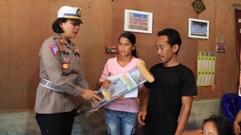Sat lantas Polres Binjai Kunjungi Korban Laka Lantas