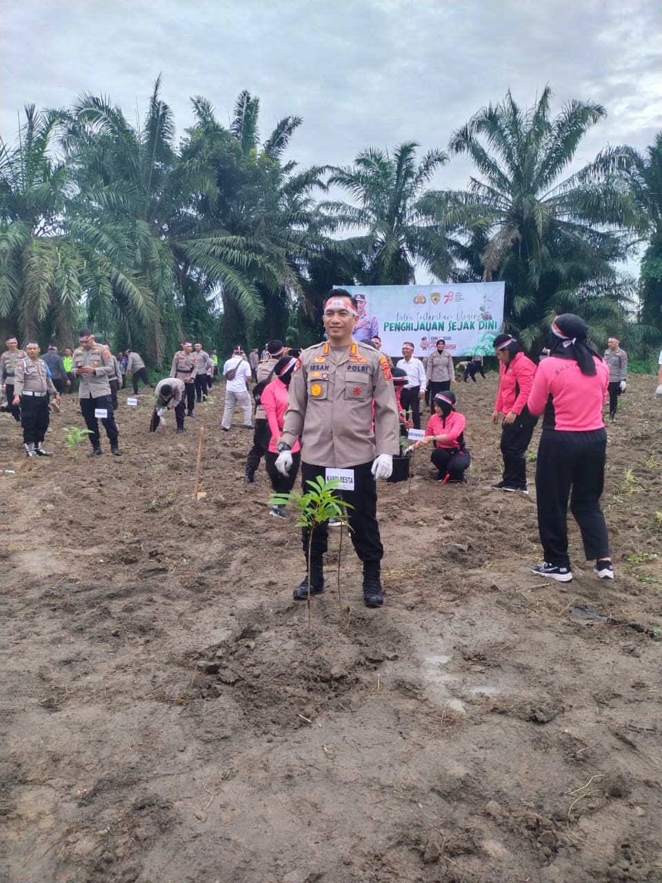 Polresta Deli Serdang Gelar Penanaman Pohon Serentak