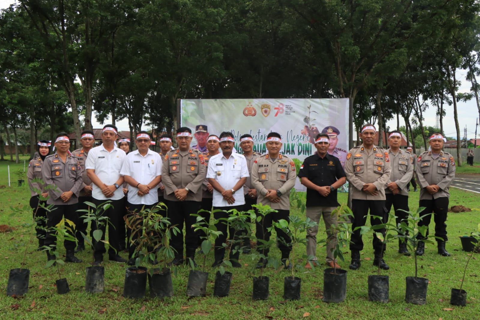 Polres Binjai Gelar Penanaman Pohon Dengan Serentak