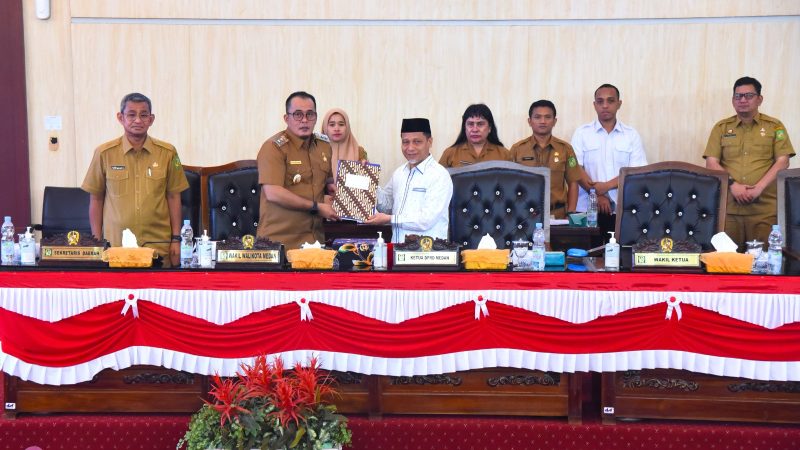 Penyerahan Berkas Pemandangan Umum Fraksi-fraksi