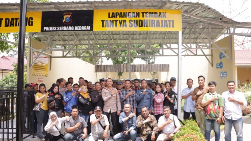 Ngopi Bareng Sambil Ngobrol Santai, Kapolres AKBP Oxy Ajak Wartawan Berkolaborasi dalam Menebar Kebaikan