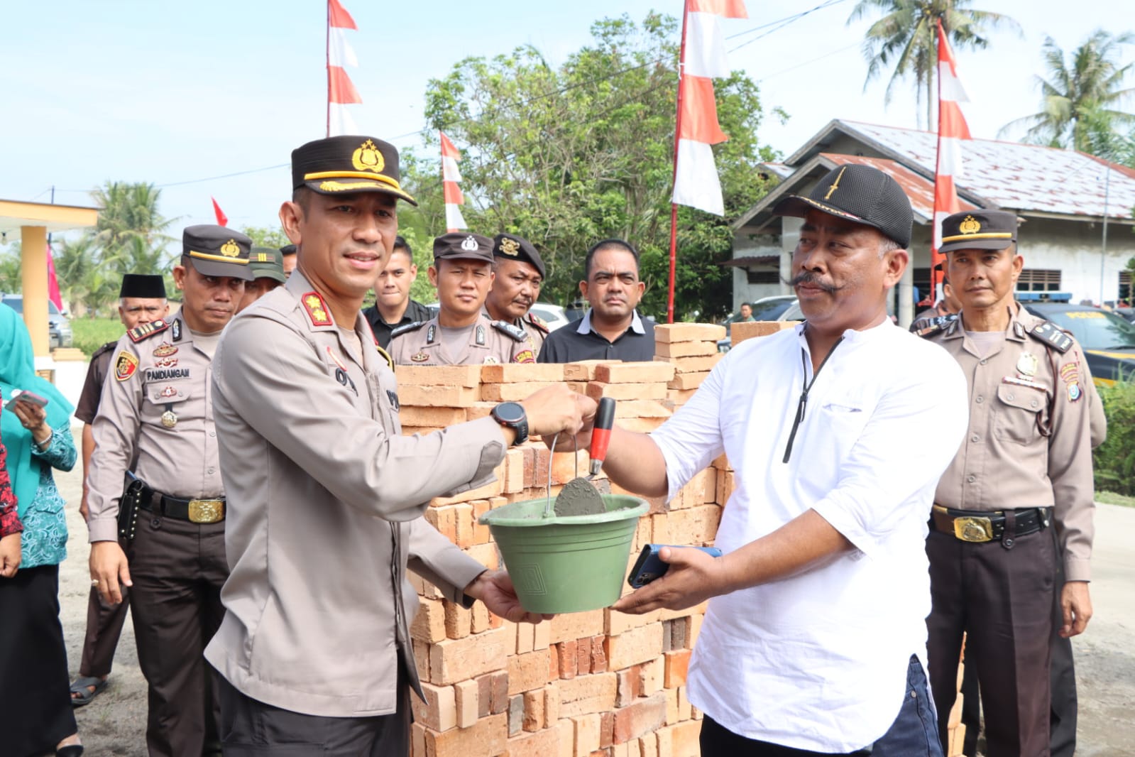 Kapolres Sergai Memberikan Bantuan Pembangunan Sumur Bor dan Pompa Air Kepada Masyarakat