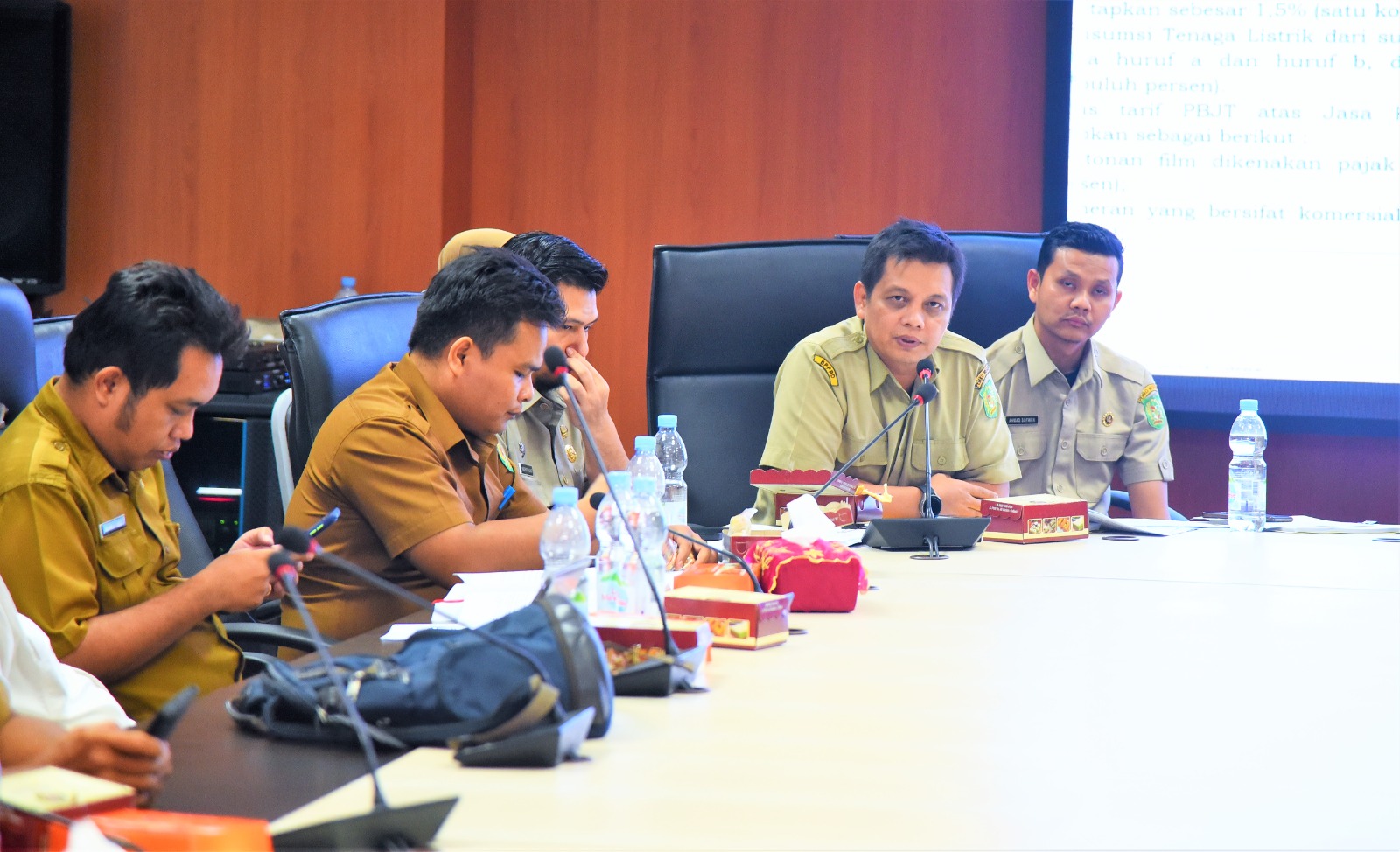 Rapat Bahas Pajak dan Retribusi Daerah