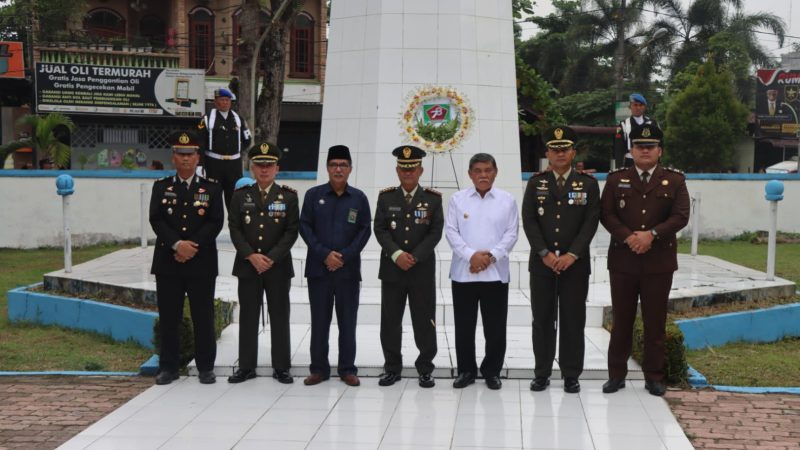 Sambut HUT TNI ke-78, Kabag SDM Polresta Deli Serdang Ikuti Upacara Ziarah Nasional dan Tabur Bunga
