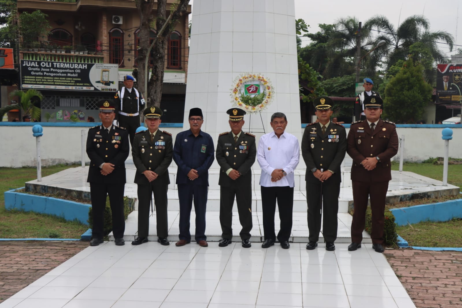 Sambut HUT TNI ke-78, Kabag SDM Polresta Deli Serdang Ikuti Upacara Ziarah Nasional dan Tabur Bunga
