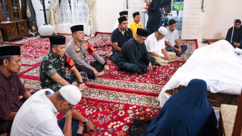 Mantan Gubernur Sumut Wafat, Kapoldasu: Melayat dan Turut Berbelasungkawa