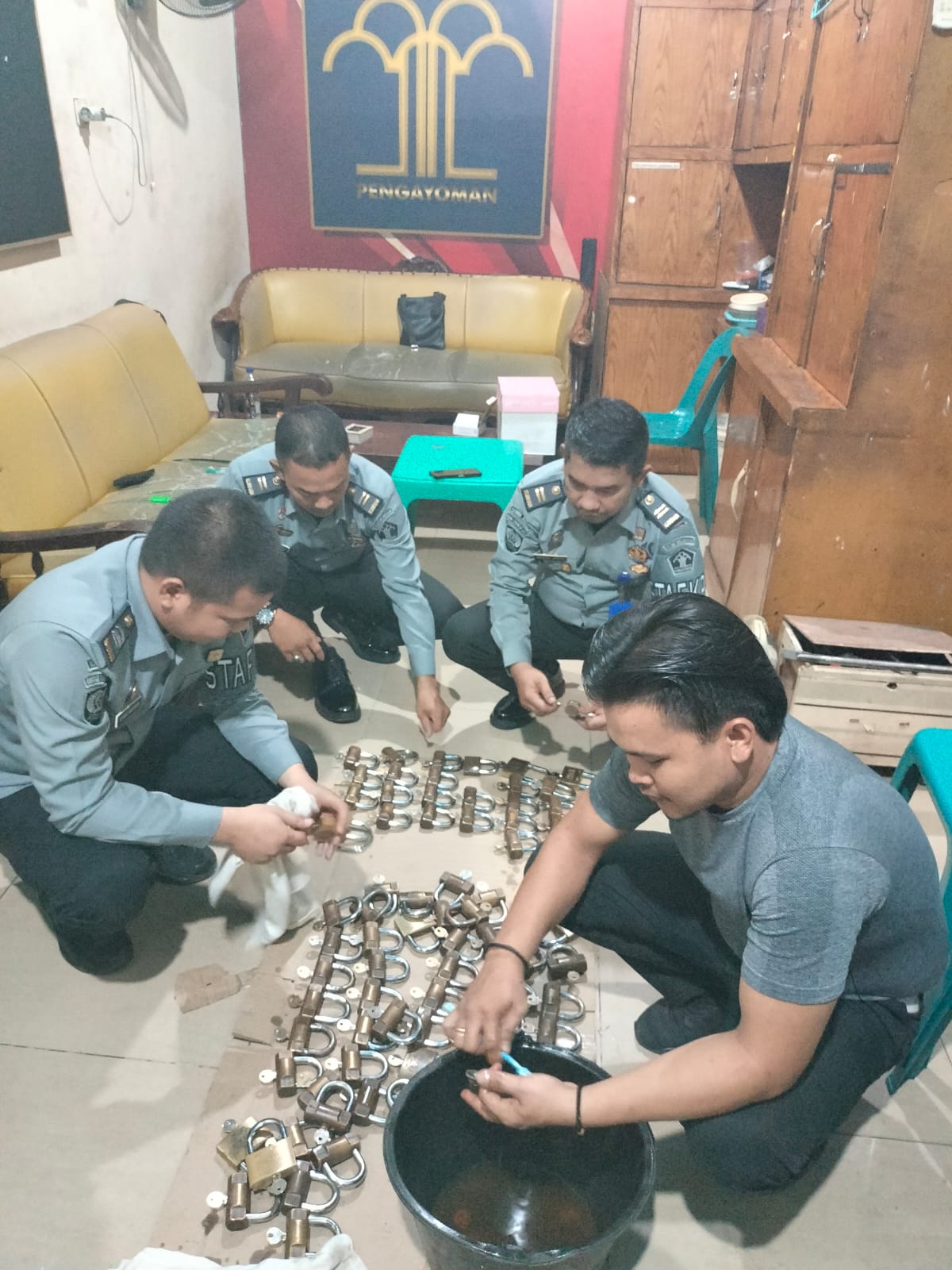 Jaga Stabilitas Keamanan, Rutan Labuhan Deli Lakukan Perawatan Gembok Kamar Hunian