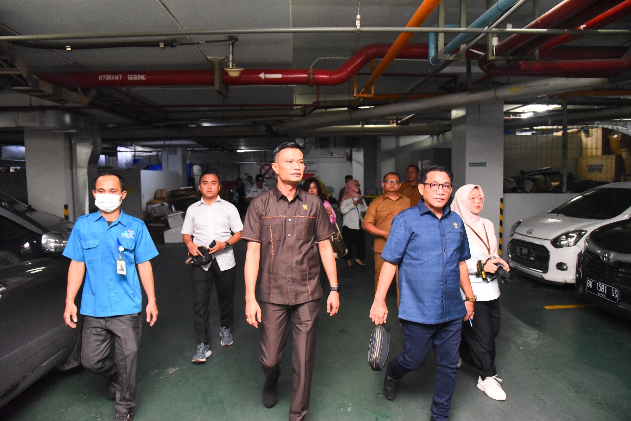Meninjau Beberapa Rumah Sakit