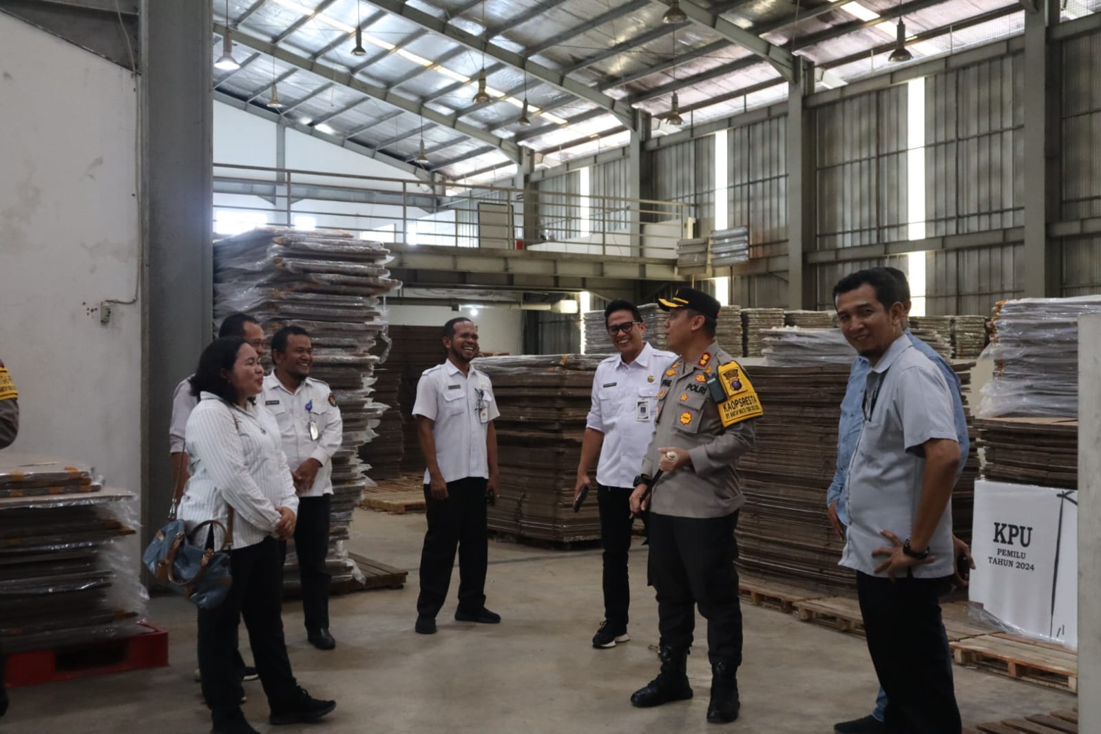 Kapolresta Deli Serdang Meninjau Serta Cek Gudang Logistik KPU 