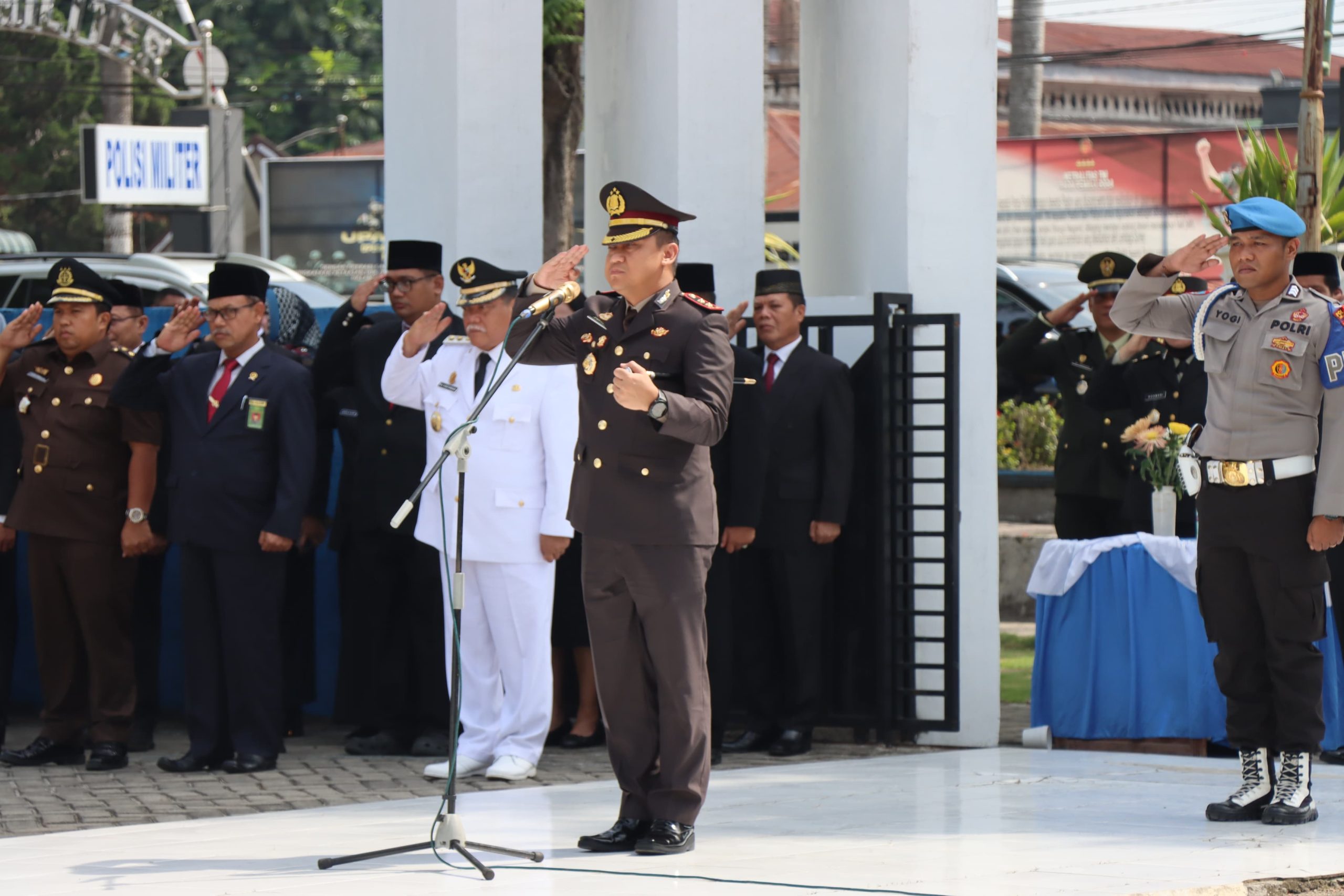 Kapolresta Deli Serdang Pimpin Upacara Ziarah Nasional Peringatan Hari Pahlawan Tahun 2023 di TMP Lubuk Pakam