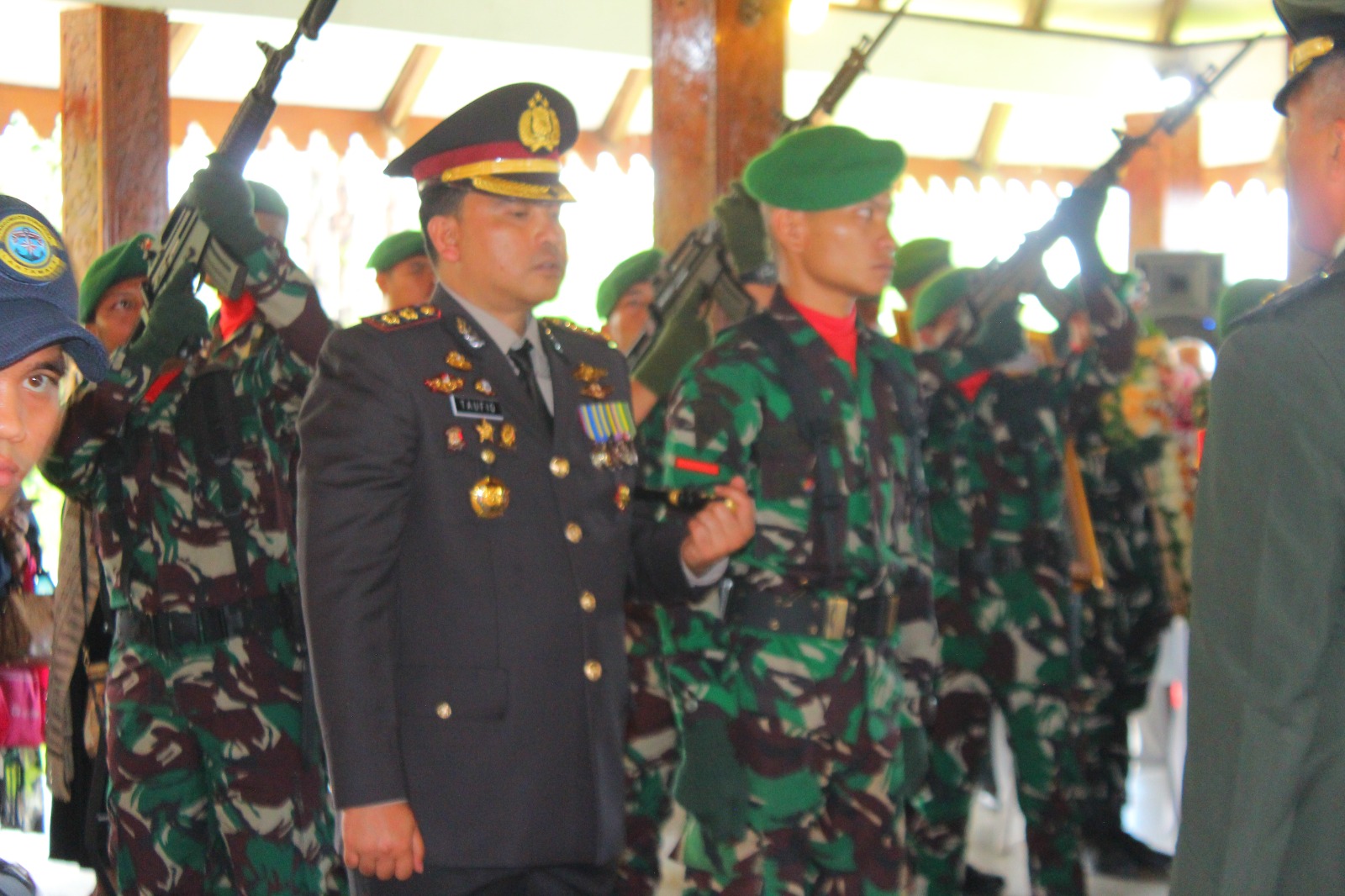 Kapolres Toba Menghadiri Giat Upacara Pemakaman Secara Militer