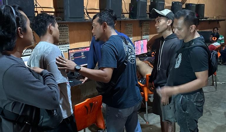 Berantas Narkoba, Polresta Deli Serdang Laksanakan GKN di Desa Bakaran Batu