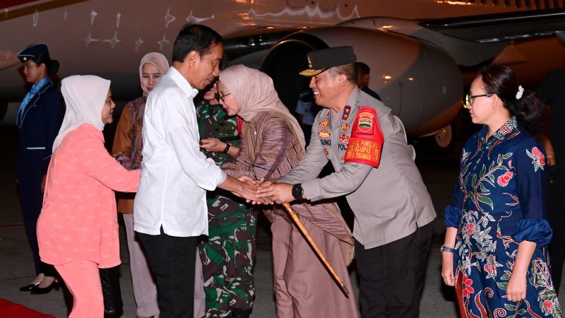 Kapolda Sumut Sambut Kedatangan Presiden RI di Bandara Kualanamu