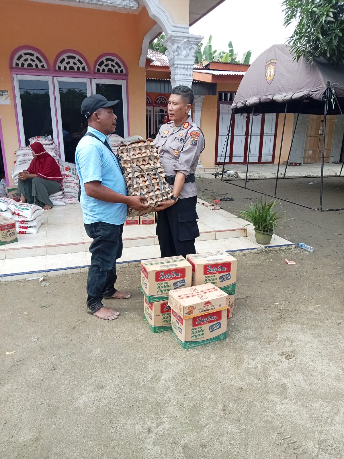 Polres Sergai Berikan Bantuan Sembako Kepada Korban Terdampak Banjir
