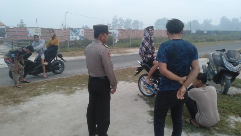 Cegah Keributan dan Salah Paham, Personil Polsek Pantai Cermin Patroli Asmara Subuh 
