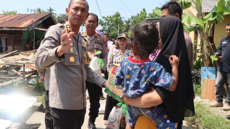 Kapolres Sergai Bantu Korban Terdampak Puting Beliung