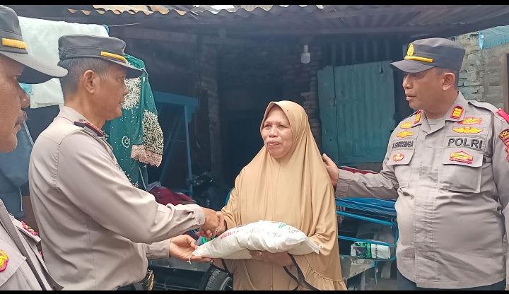 Jumat Barokah, Polsek Perbaungan Beri Bantuan Bahan Pangan ke Warga