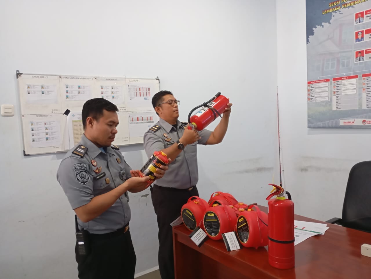 Terapkan Standar Pengawasan, LPKA Palu Melakukan Pengecekan APAR